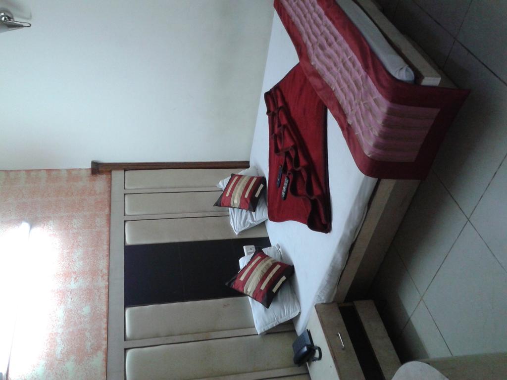 ניו דלהי Hotel Surya Plaza מראה חיצוני תמונה