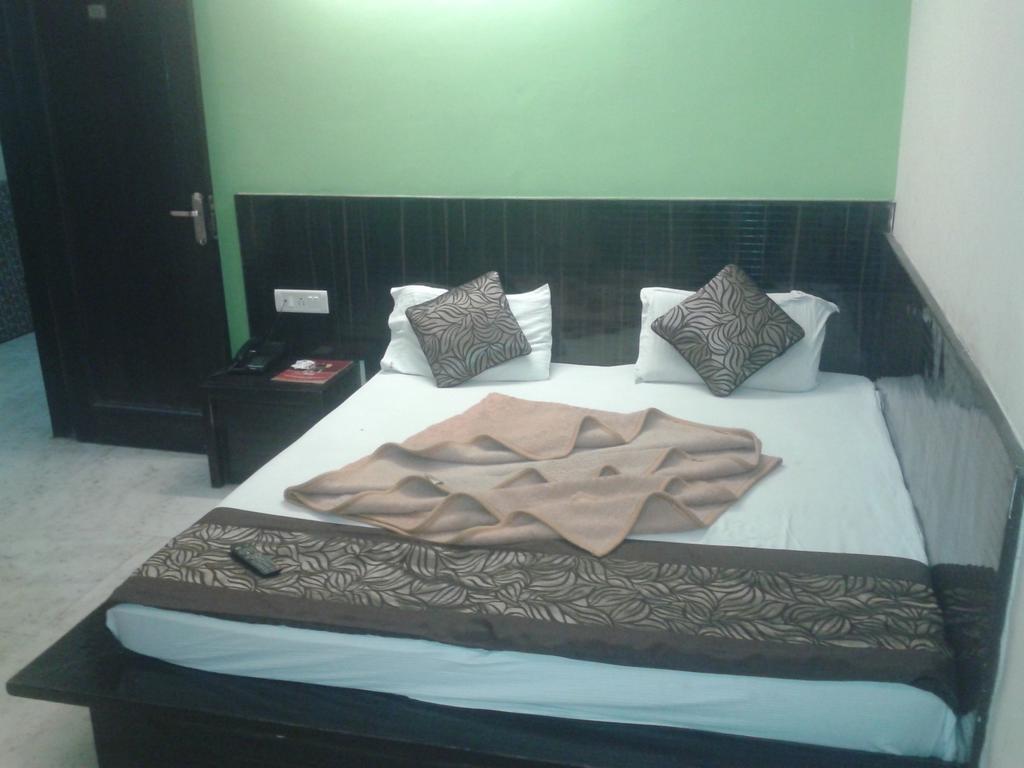 ניו דלהי Hotel Surya Plaza מראה חיצוני תמונה