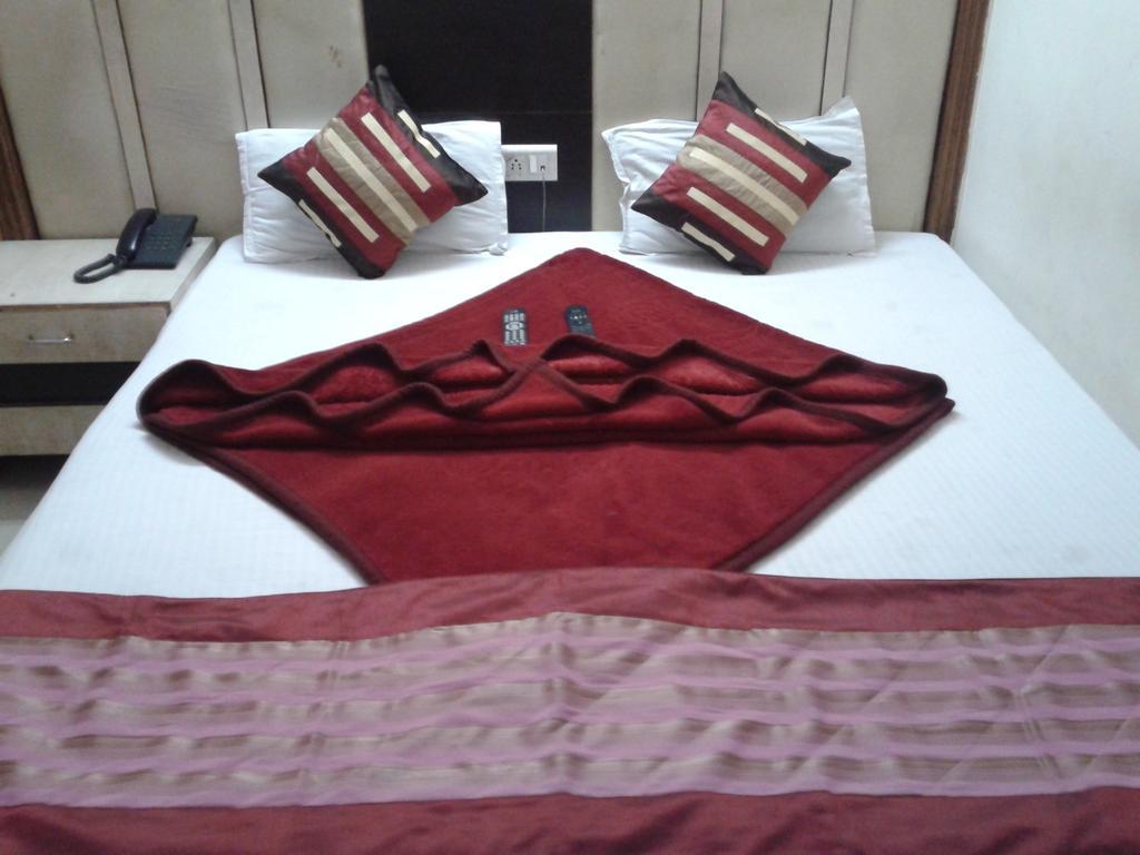 ניו דלהי Hotel Surya Plaza מראה חיצוני תמונה