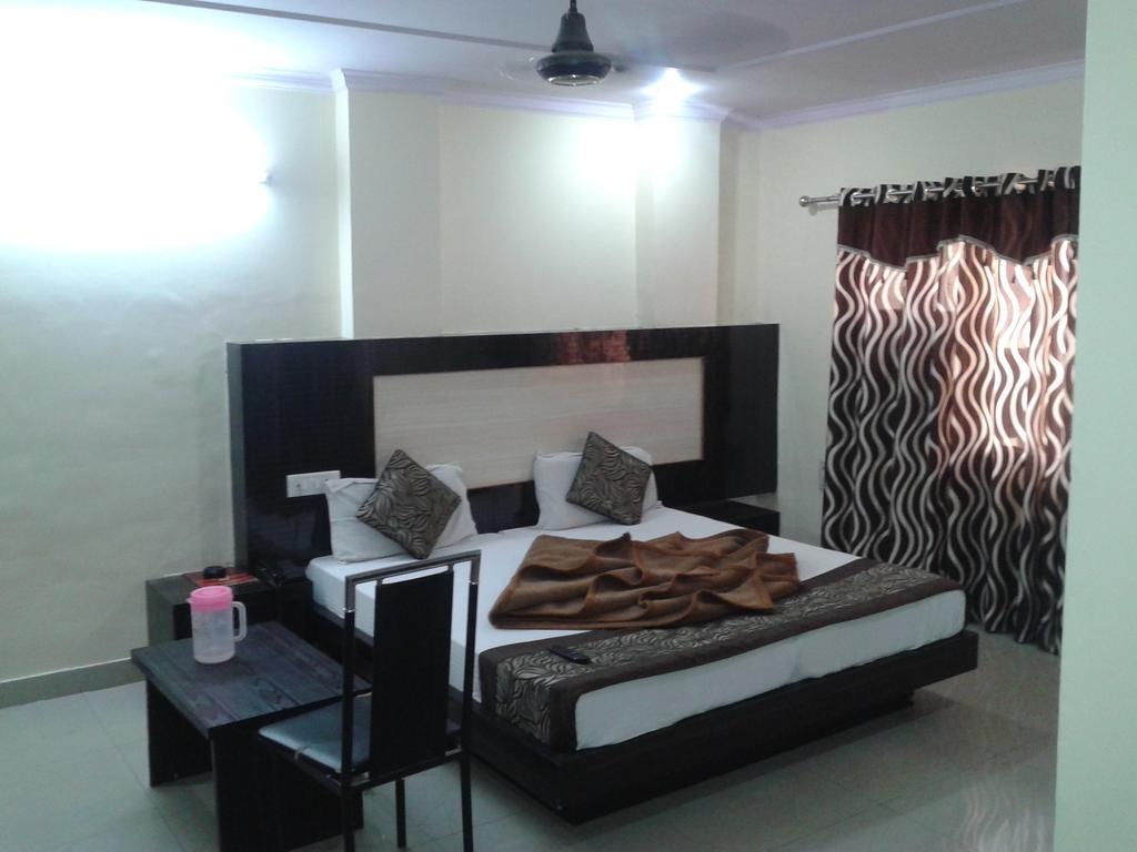ניו דלהי Hotel Surya Plaza מראה חיצוני תמונה